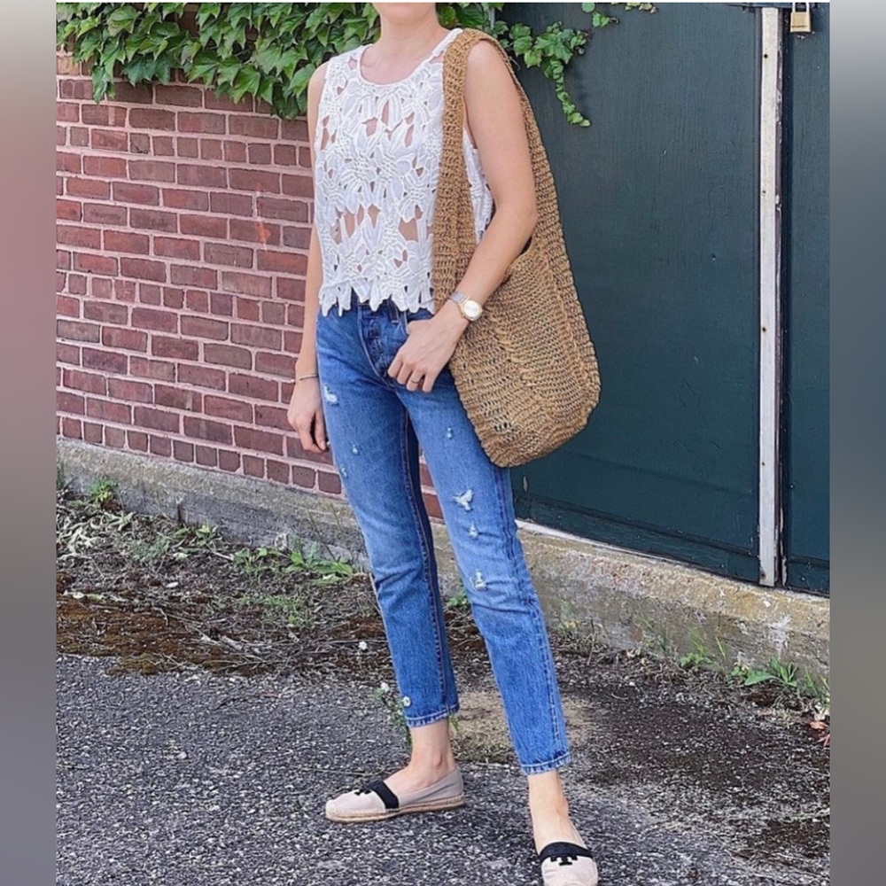 EUC Caution to the Wind-White Daisy Lace Crop Top. Size M. - Picture 6 of 11